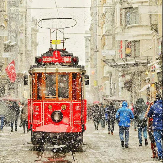 充满诗意的土耳其人觉得雨和雪很浪漫