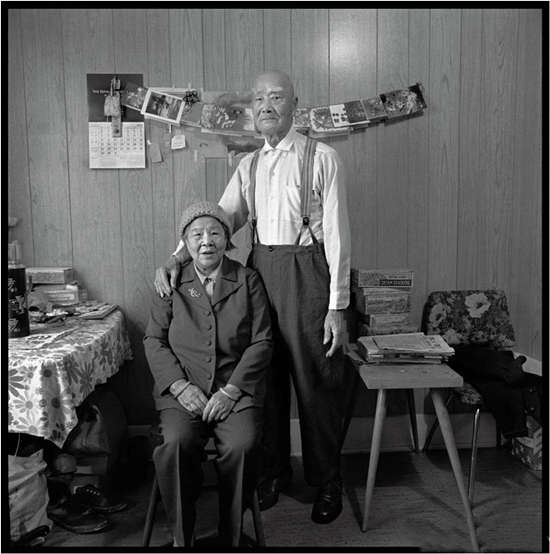 【侨报】美国华人摄影师刘博智50年跟拍海外移民影像