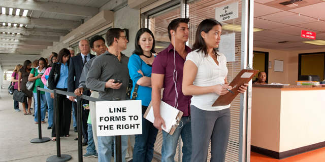 公众负担的新规生效 获取福利恐无法申绿卡