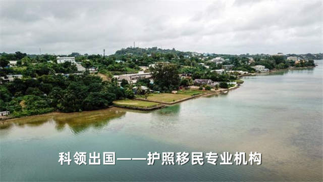 瓦努阿图是由80多个岛屿组成小国。